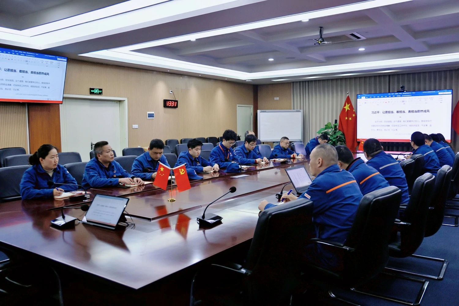 赛力斯动力智造体系党支部召开2026年第一季度党员大会暨2025年度组织生活会